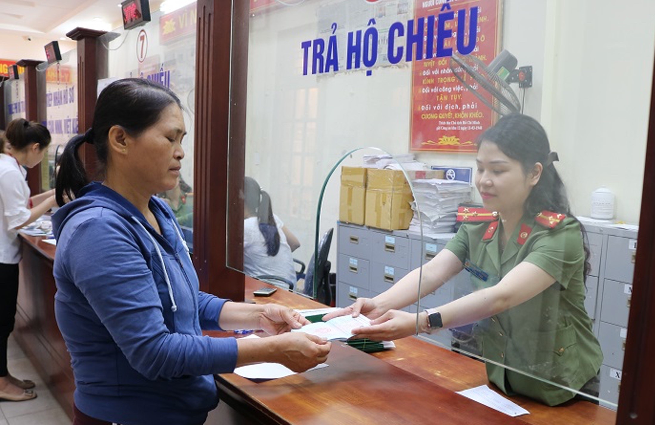 Phòng Quản lý xuất - nhập cảnh: Cải cách hành chính để phục vụ nhân dân tốt hơn